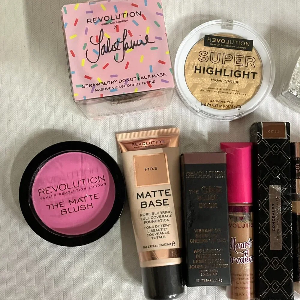 Revolution Makeup Kit 10pc Blush, Base, Primer, Lip, Highlighter, Concealer